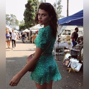 NWOT Réalisation Par Ozzie Dress in Poison Ivy print green silk dress small